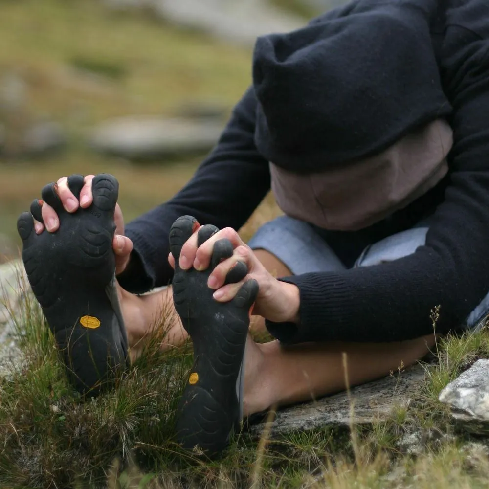 Vibram Men's Originals Classic Outdoor Shoes - Trail 5 Fingers With Grip Trainer