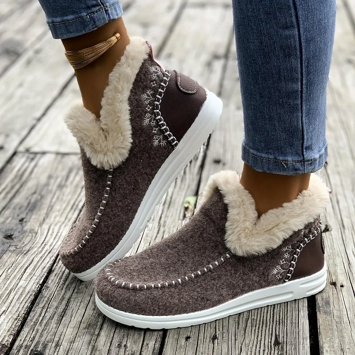Women's Flat Furry Shoes: Essential Cozy Sneakers for Winter Outings